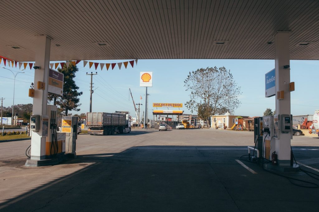 How to Sell Your Oil and Gas Services Business for the Highest Price 8 HOW TO SELL YOUR OIL AND GAS SERVICES BUSINESS FOR THE HIGHEST PRICE