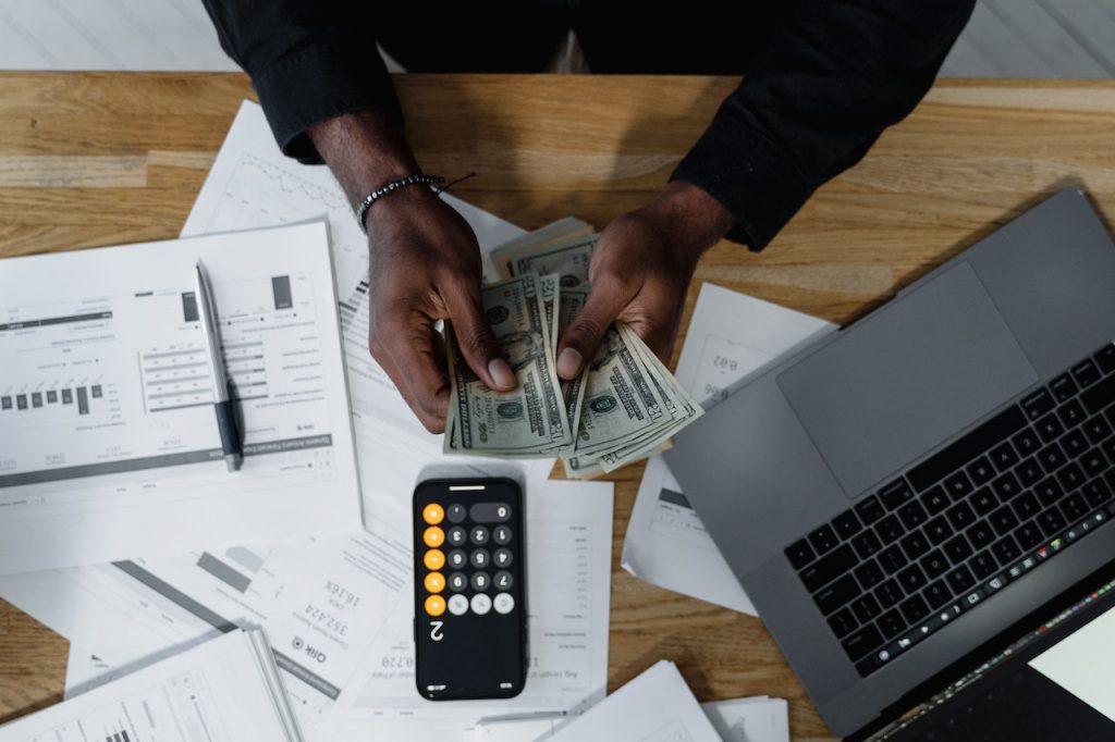 Things to Consider When Acquiring a Business 2 THINGS TO CONSIDER WHEN ACQUIRING A BUSINESS