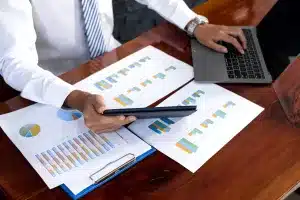 A Complete Guide to Working With a Business Broker During a Business Sale 2 AdobeStock 479115052