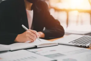 What are The Legal Aspects of Buying a Business? 2 AdobeStock 482823868
